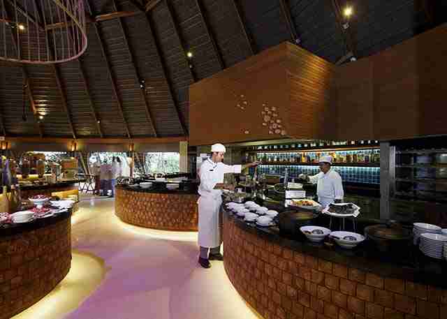 Centara Ras Fushi Resort & Spa Maldives Oceans restaurant3 Centara Ras Fushi